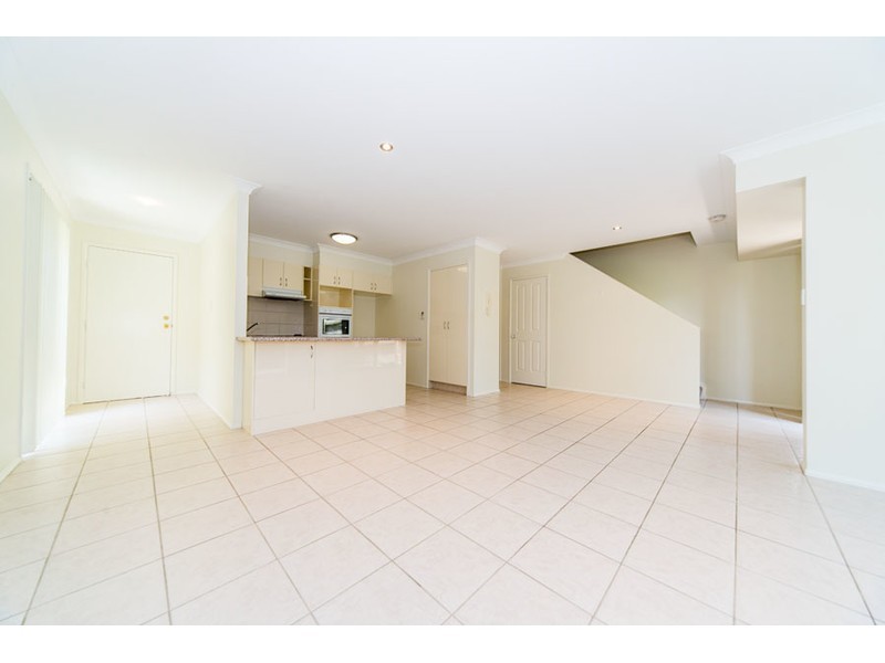 2/19 Hilltop Street, Labrador QLD 4215