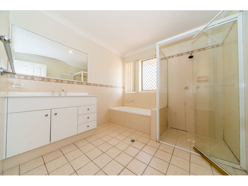 2/19 Hilltop Street, Labrador QLD 4215