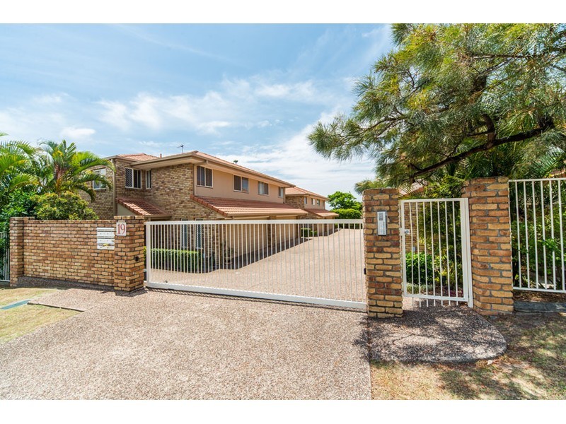 2/19 Hilltop Street, Labrador QLD 4215