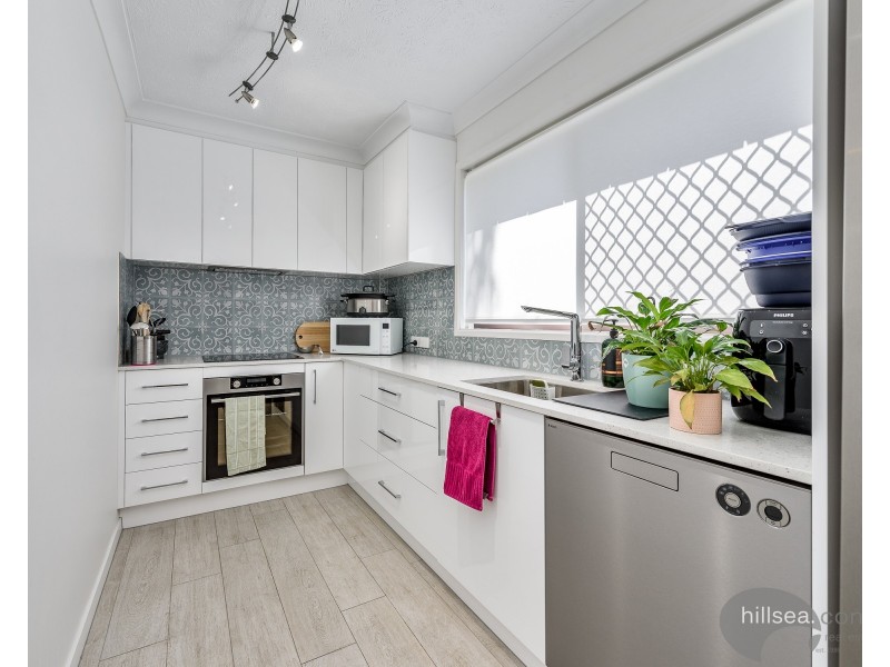 2/168 Frank Street, Labrador QLD 4215