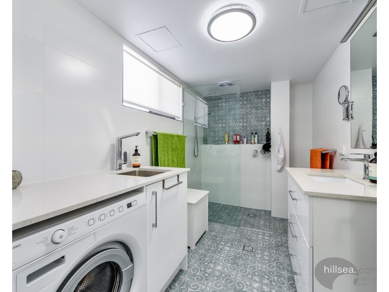 2/168 Frank Street, Labrador QLD 4215