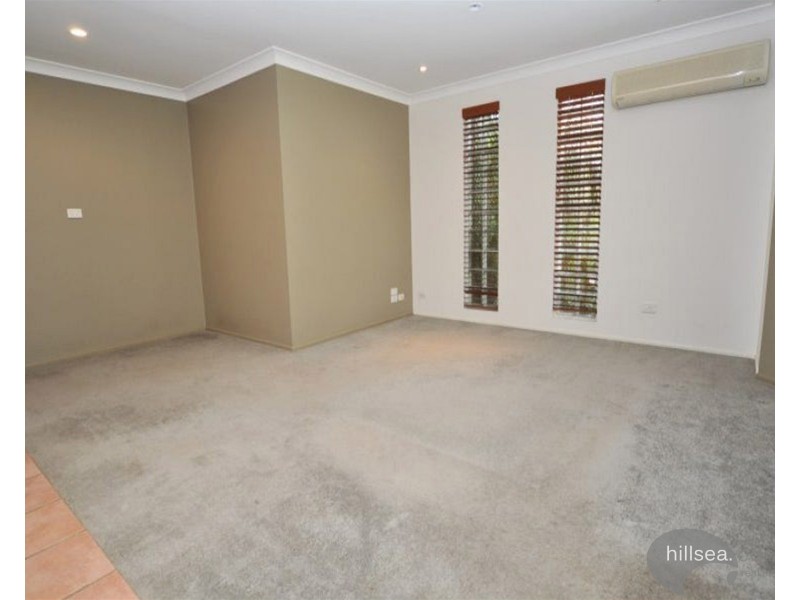 2/4 Hill Court, Labrador QLD 4215