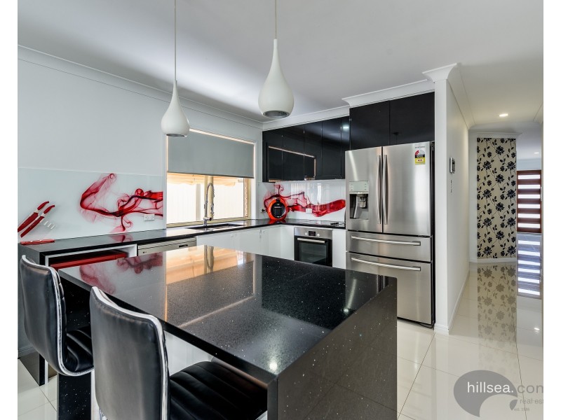 180 Greenacre Drive, Arundel QLD 4214