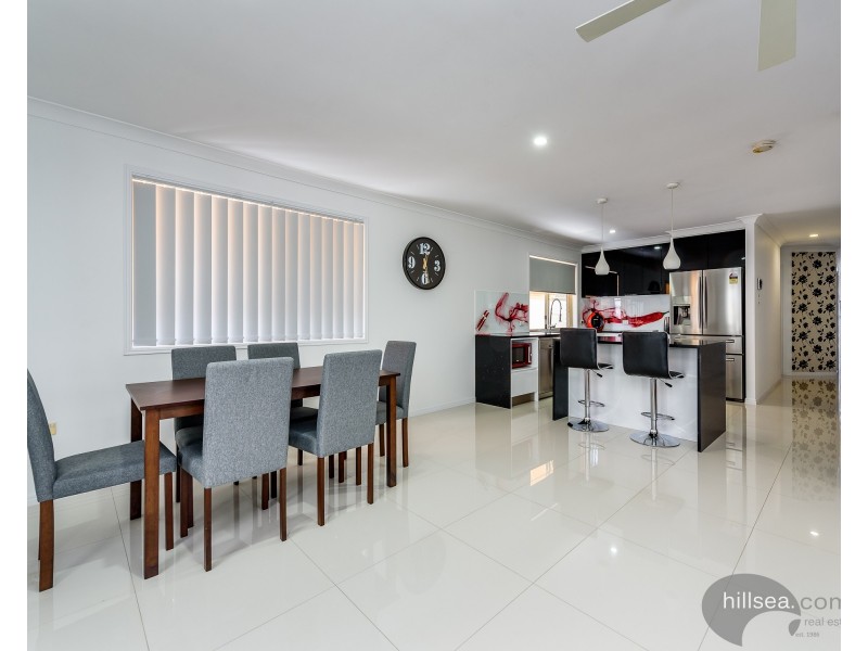 180 Greenacre Drive, Arundel QLD 4214