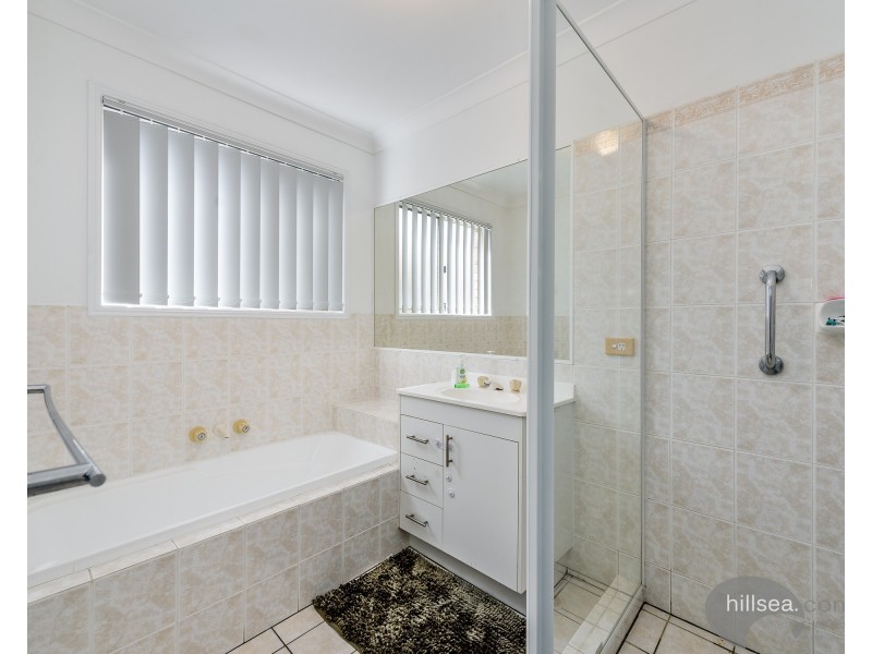 180 Greenacre Drive, Arundel QLD 4214