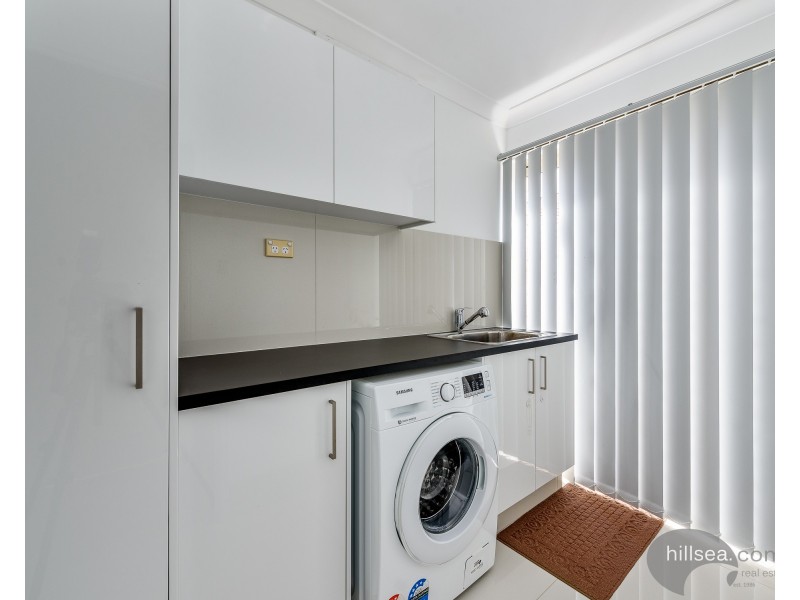 180 Greenacre Drive, Arundel QLD 4214