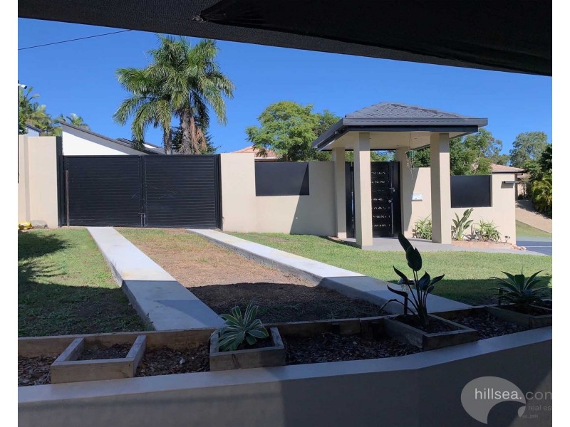 4 Peter Thomson Drive, Parkwood QLD 4214