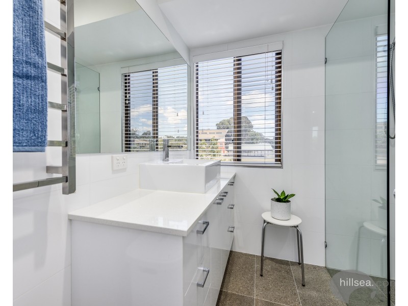 2/21 St Kevins Avenue, Benowa QLD 4217