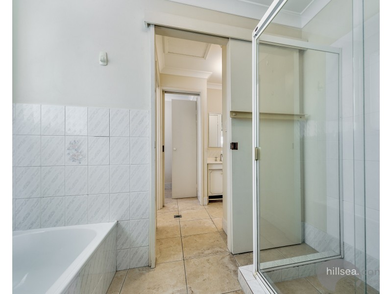 1 & 2/122 Oxley Drive, Paradise Point QLD 4216