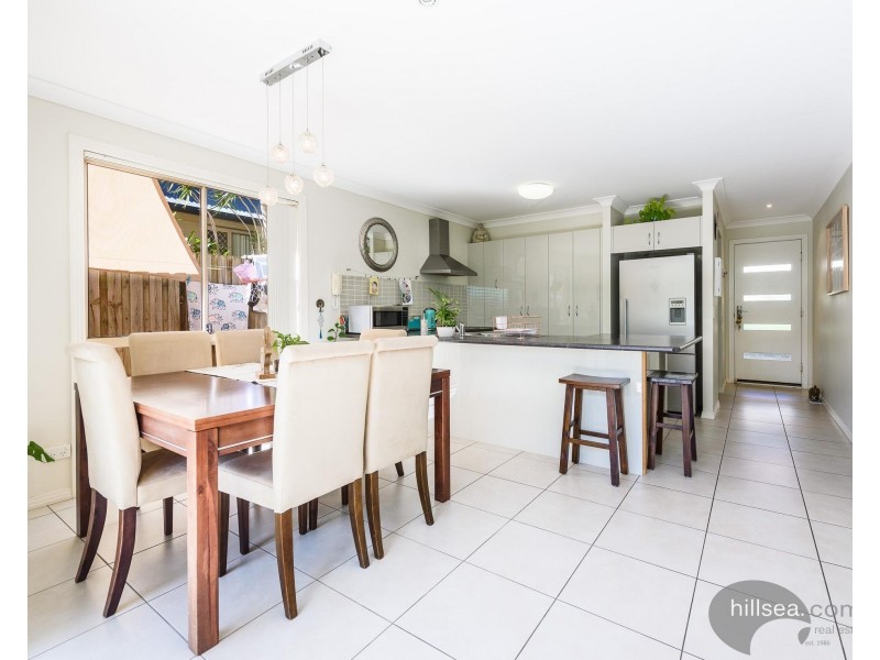 2/27 Harley Street, Labrador QLD 4215