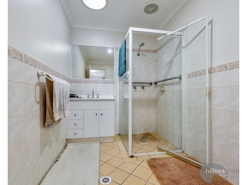 2/8 Souzys Court, Labrador QLD 4215