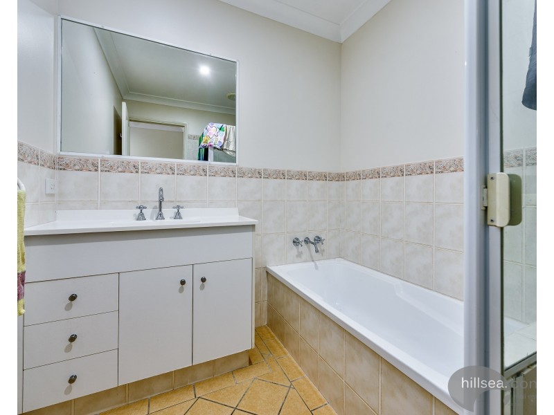 2/8 Souzys Court, Labrador QLD 4215
