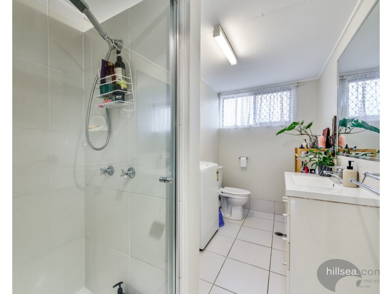 1/18 Sutherland Avenue, Labrador QLD 4215