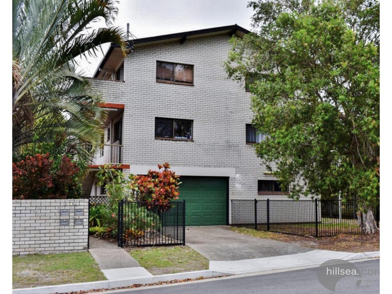 1/18 Sutherland Avenue, Labrador QLD 4215