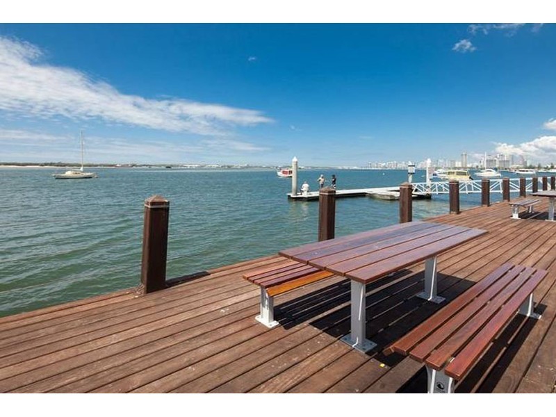 4/152 Frank Street, Labrador QLD 4215