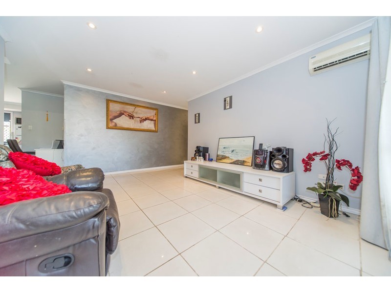 2/2 Burwood Court, Labrador QLD 4215