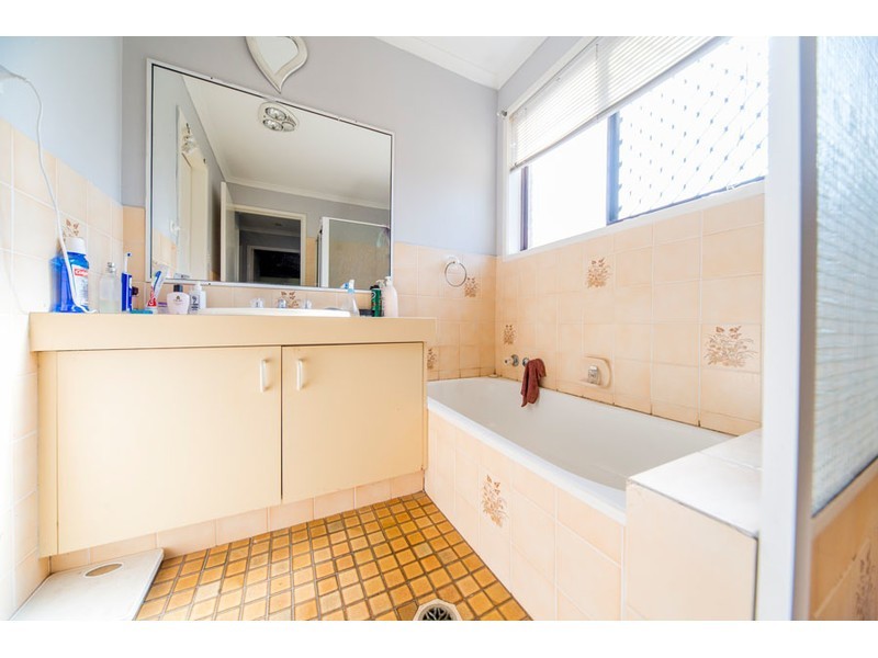 2/2 Burwood Court, Labrador QLD 4215