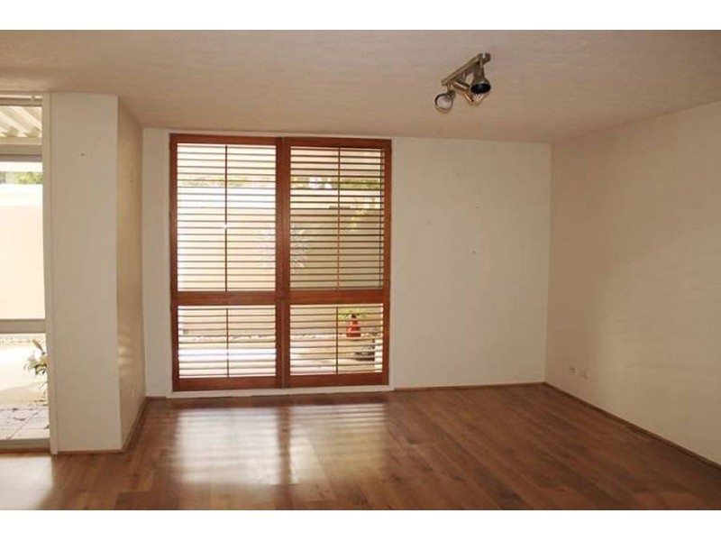 10/3 Proud Street, Labrador QLD 4215