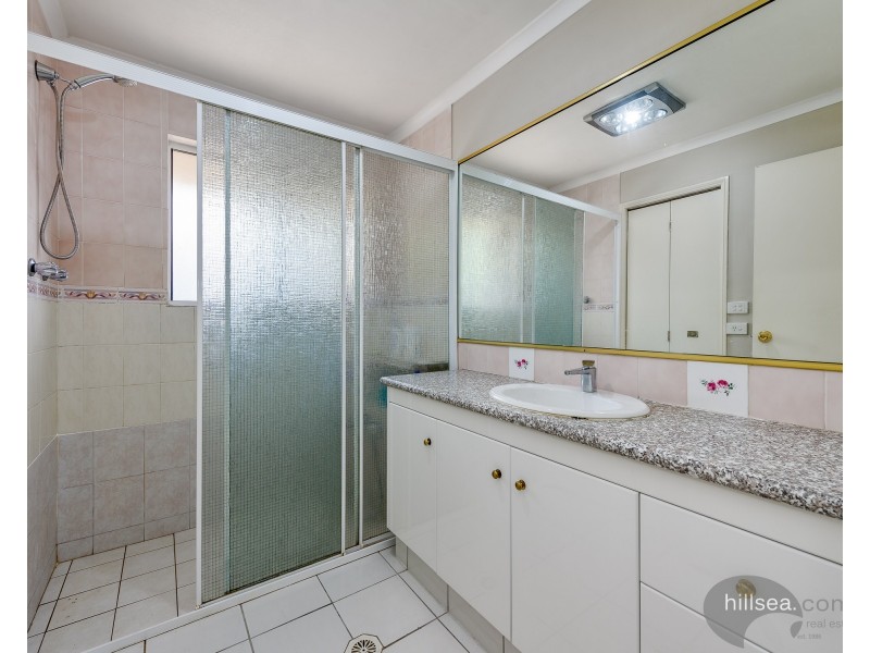 2/97 Olsen Avenue, Labrador QLD 4215