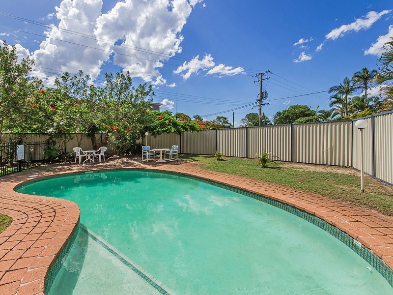 1/14 Brett Avenue, Labrador QLD 4215