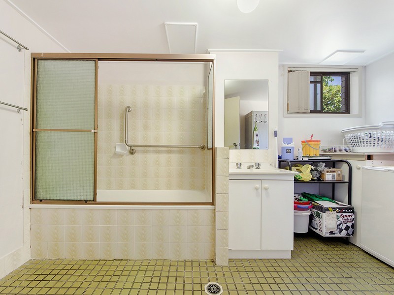 1/14 Brett Avenue, Labrador QLD 4215
