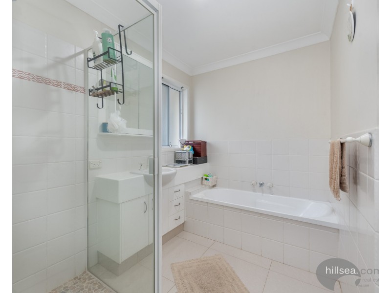 30 Leighanne Crescent, Arundel QLD 4214