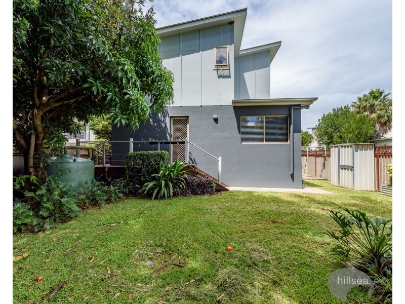 2/6 Ahern Street, Labrador QLD 4215