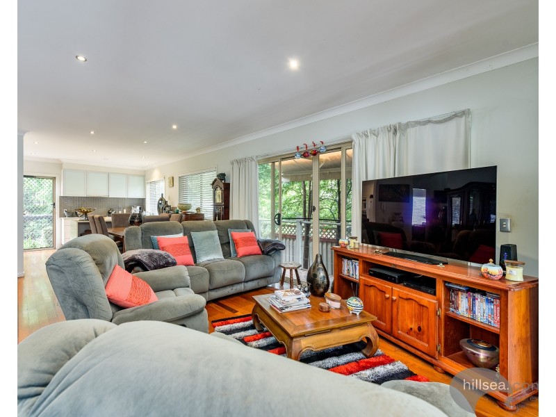 2/6 Ahern Street, Labrador QLD 4215