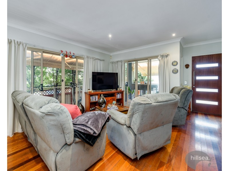 2/6 Ahern Street, Labrador QLD 4215