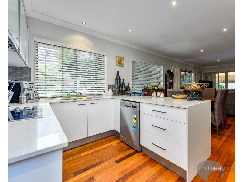 2/6 Ahern Street, Labrador QLD 4215