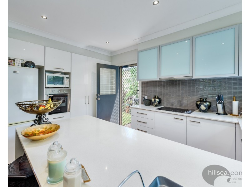 2/6 Ahern Street, Labrador QLD 4215