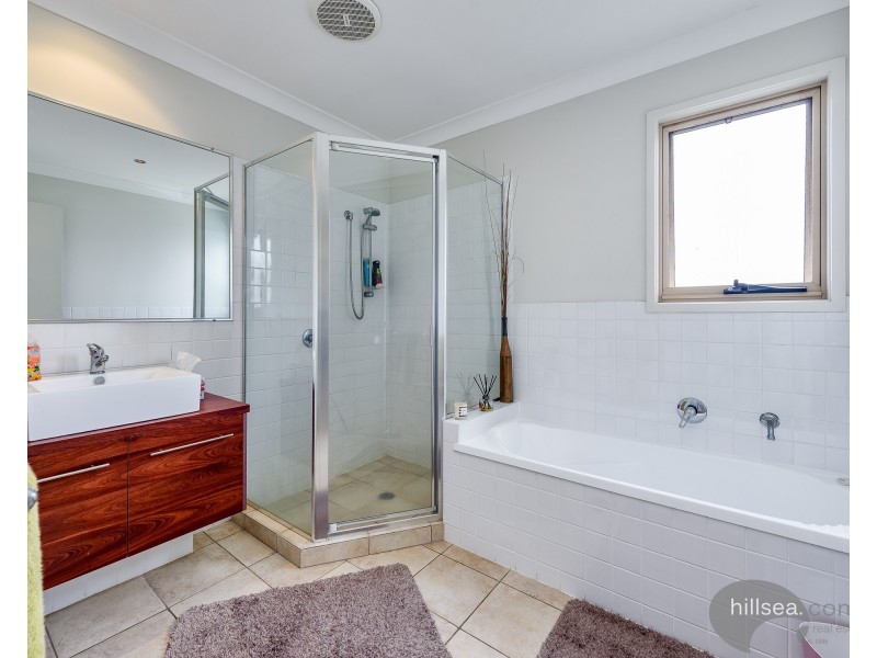 2/6 Ahern Street, Labrador QLD 4215