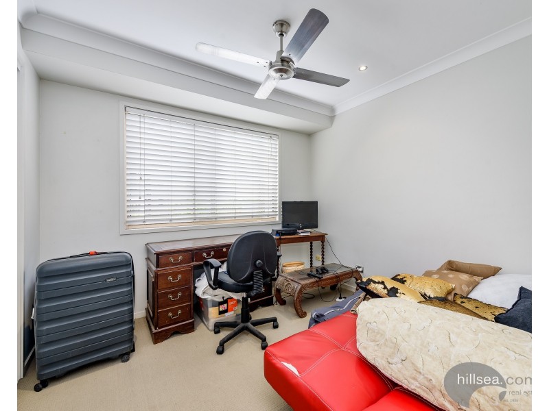2/6 Ahern Street, Labrador QLD 4215
