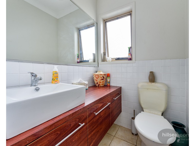 2/6 Ahern Street, Labrador QLD 4215