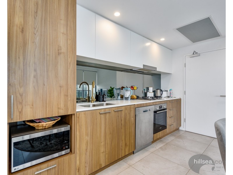 1009/372 Marine Parade, Labrador QLD 4215