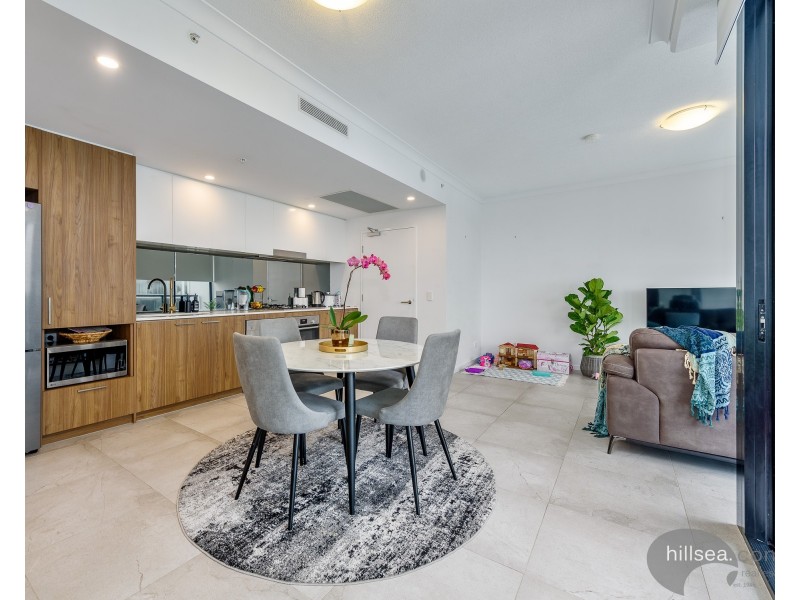 1009/372 Marine Parade, Labrador QLD 4215