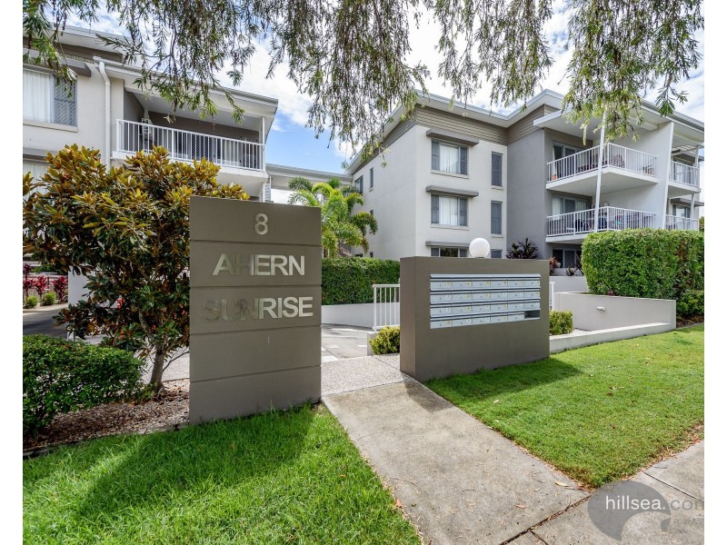 16/8-10 Ahern Street, Labrador QLD 4215