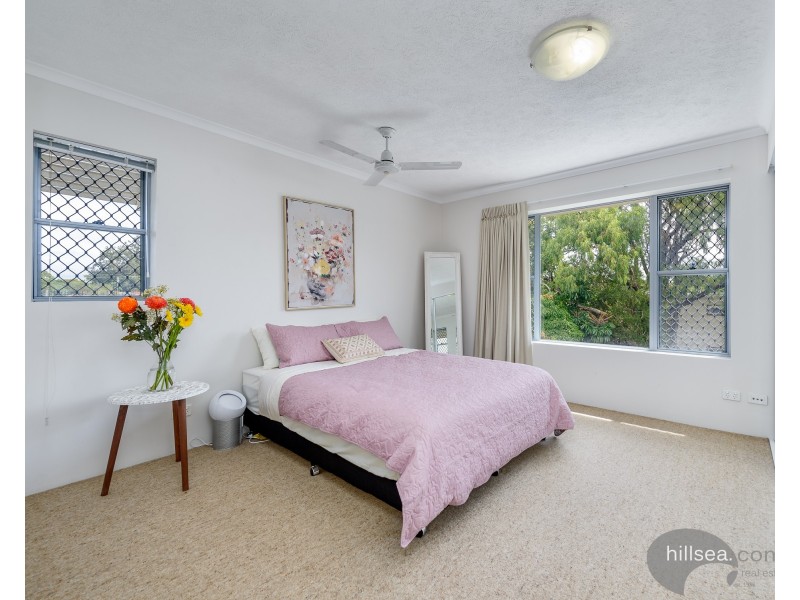 16/8-10 Ahern Street, Labrador QLD 4215