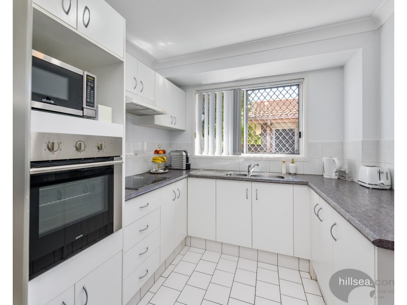 2/8 Jannie Court, Labrador QLD 4215