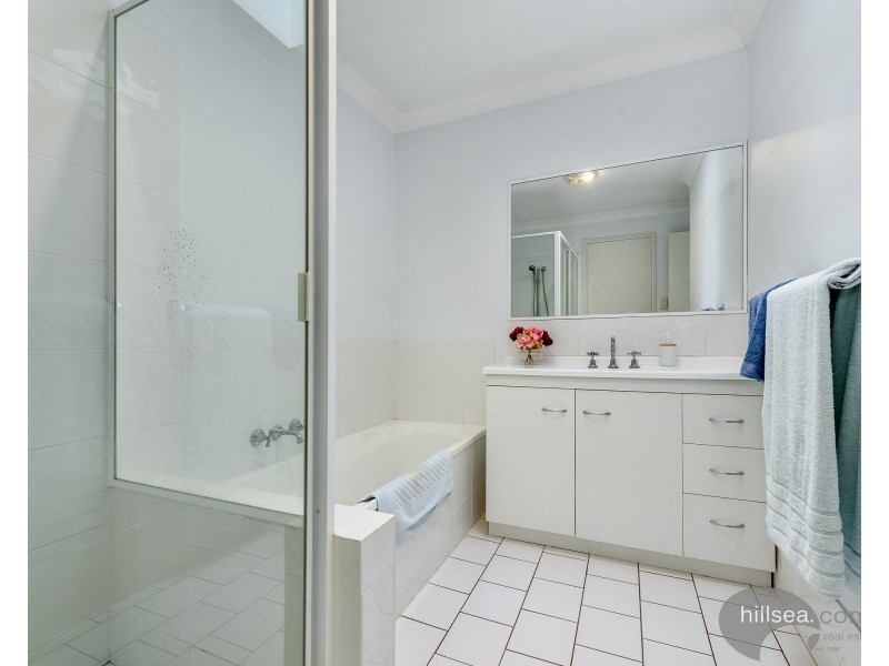 2/8 Jannie Court, Labrador QLD 4215