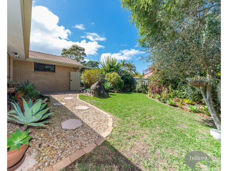 2/2 Cassandra Crescent, Labrador QLD 4215