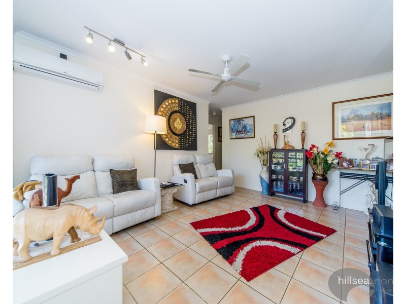 2/2 Cassandra Crescent, Labrador QLD 4215