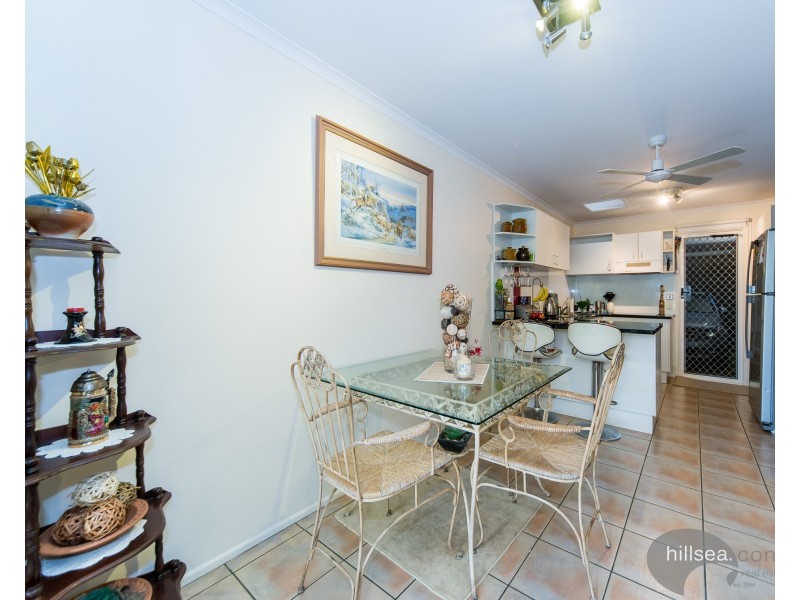 2/2 Cassandra Crescent, Labrador QLD 4215