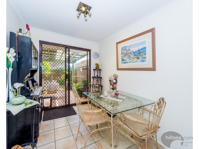 2/2 Cassandra Crescent, Labrador QLD 4215