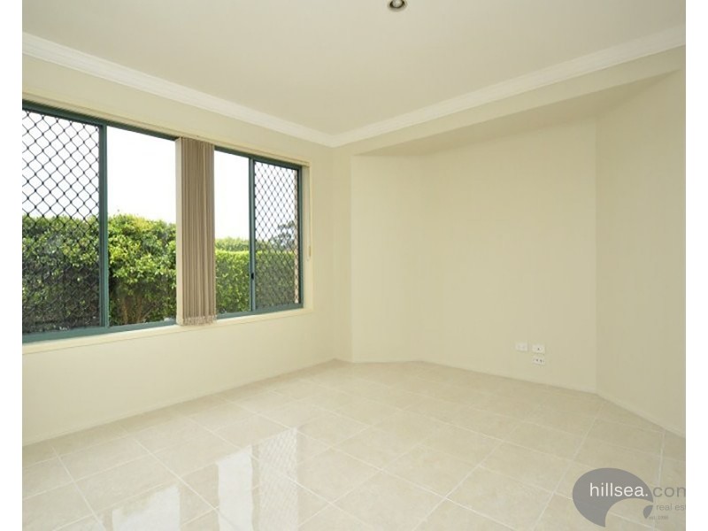 4/222 Central Street, Labrador QLD 4215