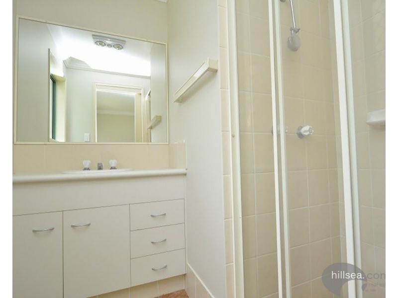 4/222 Central Street, Labrador QLD 4215