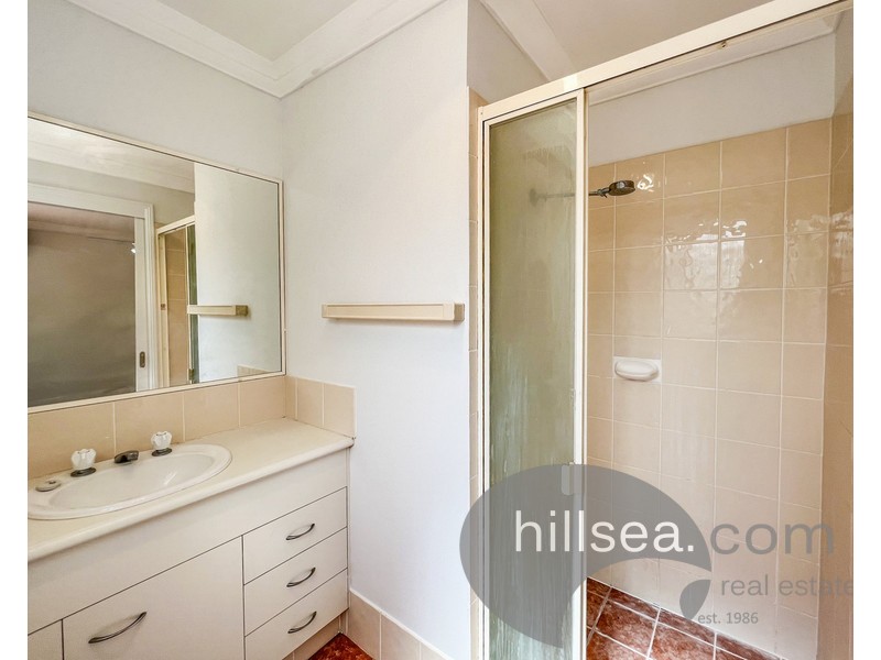 4/222 Central Street, Labrador QLD 4215