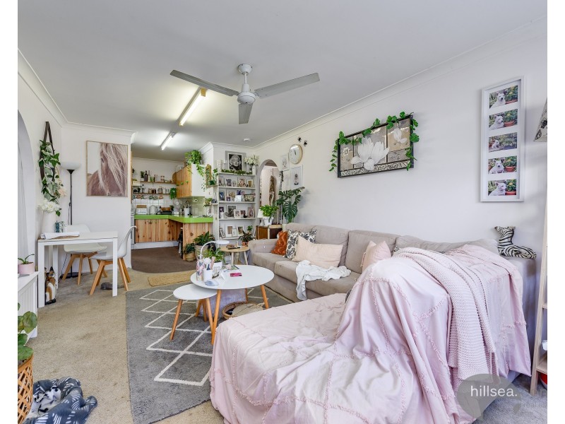 2/219 Central Street, Labrador QLD 4215