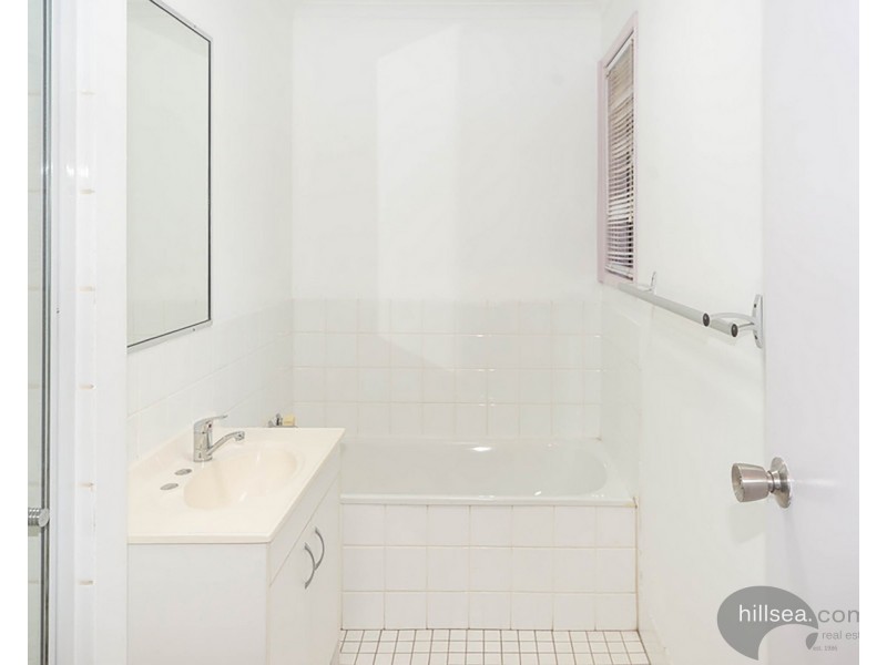 1/305 Government Road, Labrador QLD 4215