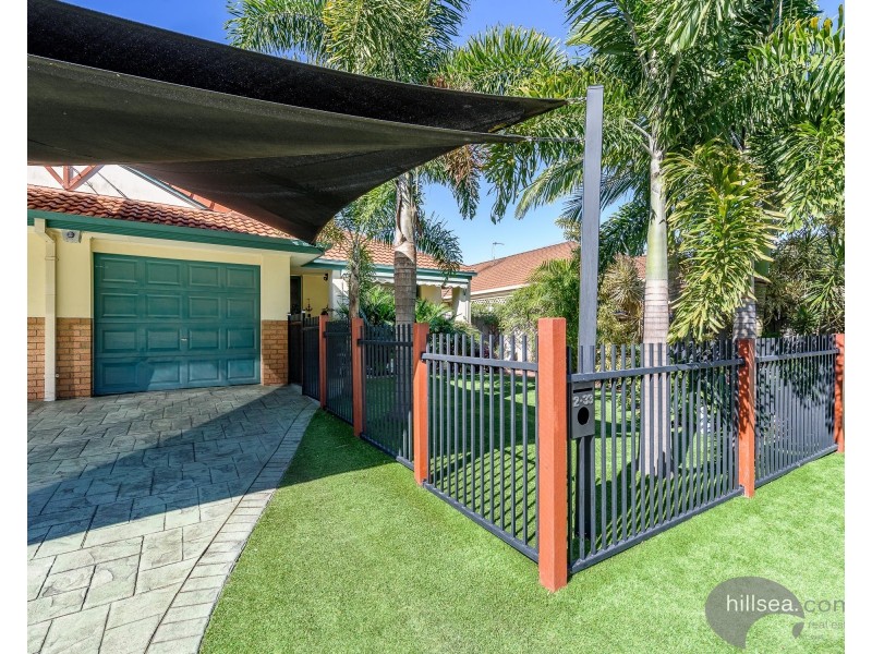 2/33 Brown Street, Labrador QLD 4215